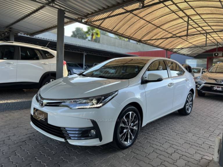 TOYOTA - COROLLA - 2017/2018 - Branca - R$ 109.500,00