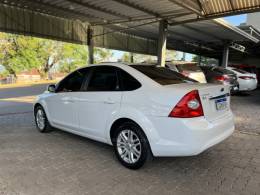 FORD - FOCUS - 2010/2011 - Branca - R$ 42.500,00