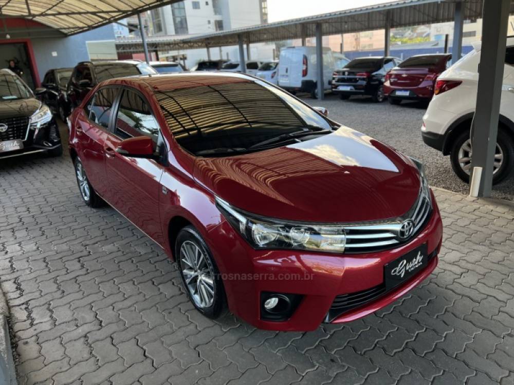 TOYOTA - COROLLA - 2014/2015 - Vermelha - R$ 84.500,00