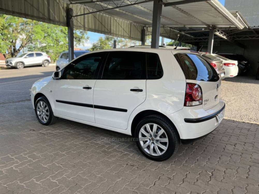 VOLKSWAGEN - POLO - 2008/2009 - Branca - R$ 37.500,00