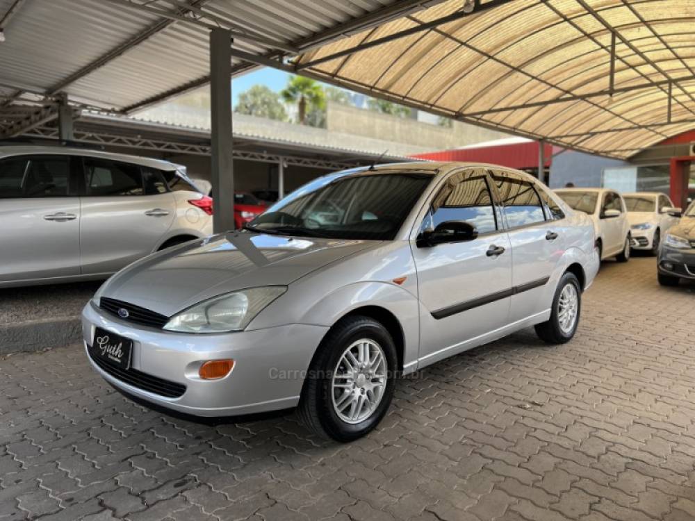 FORD - FOCUS - 2002/2003 - Prata - R$ 23.900,00