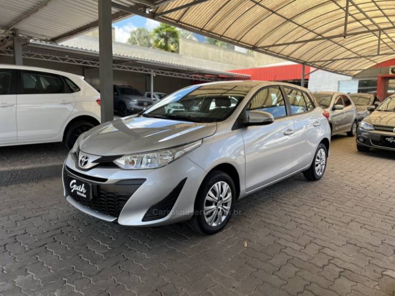 TOYOTA - YARIS - 2020/2020 - Prata - R$ 74.900,00