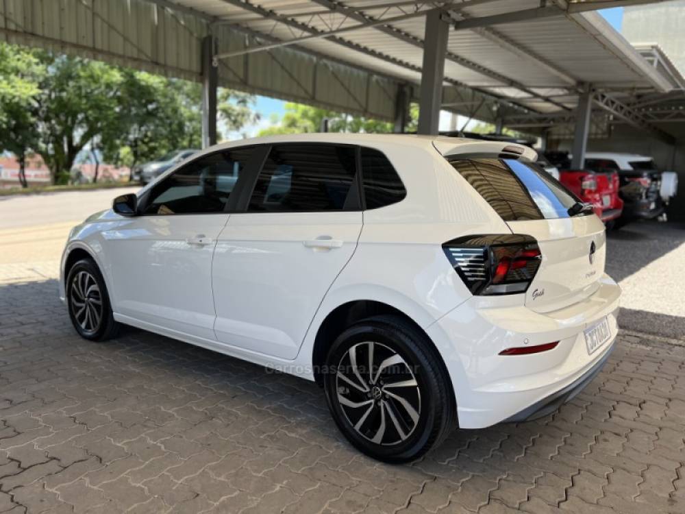 VOLKSWAGEN - POLO - 2024/2025 - Branca - R$ 109.900,00