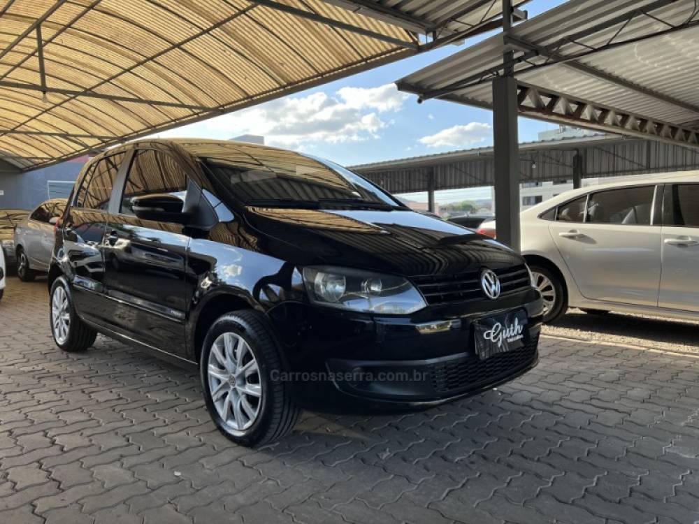 VOLKSWAGEN - FOX - 2013/2014 - Preta - R$ 43.900,00