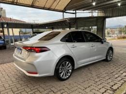 TOYOTA - COROLLA - 2021/2022 - Prata - R$ 127.500,00