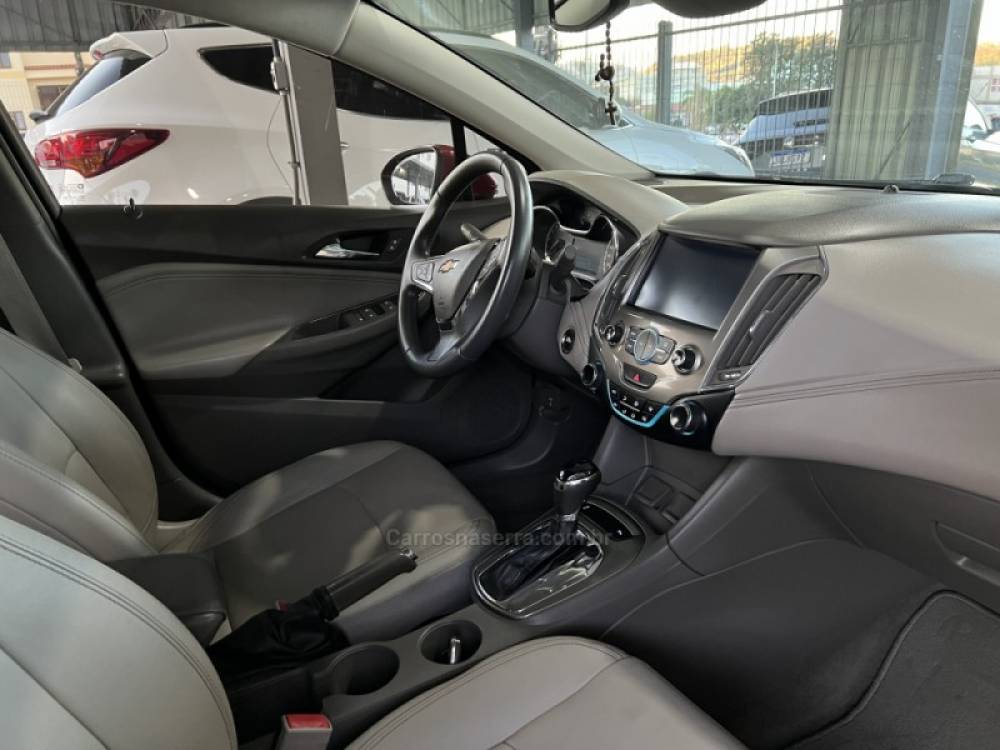 CHEVROLET - CRUZE - 2017/2018 - Vermelha - R$ 92.900,00