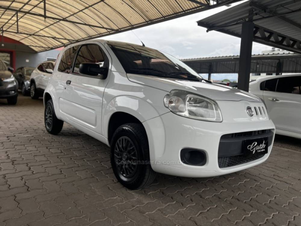 FIAT - UNO - 2012/2013 - Prata - R$ 28.500,00