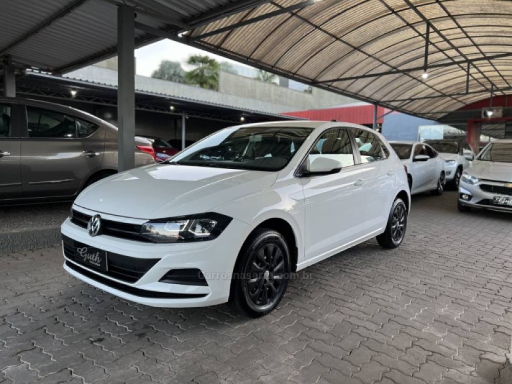 VOLKSWAGEN - POLO - 2017/2018 - Branca - R$ 61.900,00