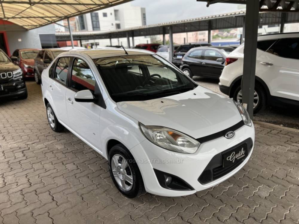 FORD - FIESTA - 2014/2014 - Branca - R$ 37.900,00