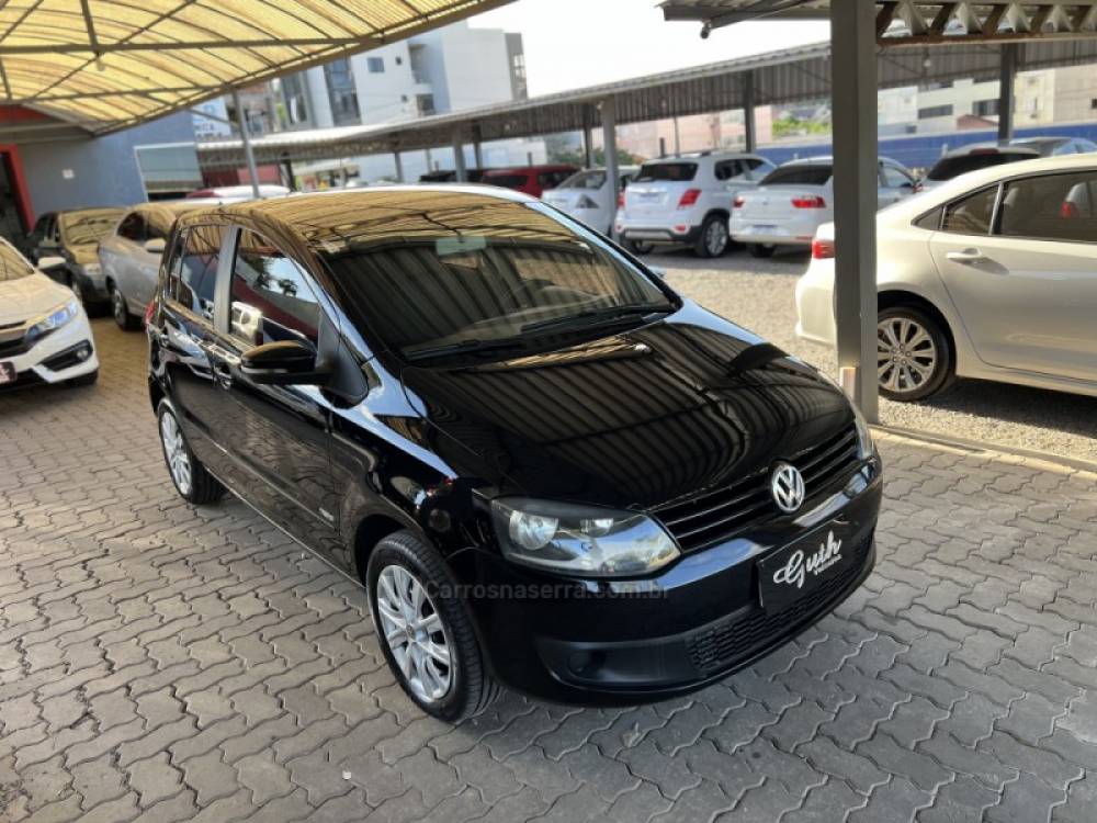 VOLKSWAGEN - FOX - 2013/2014 - Preta - R$ 43.900,00