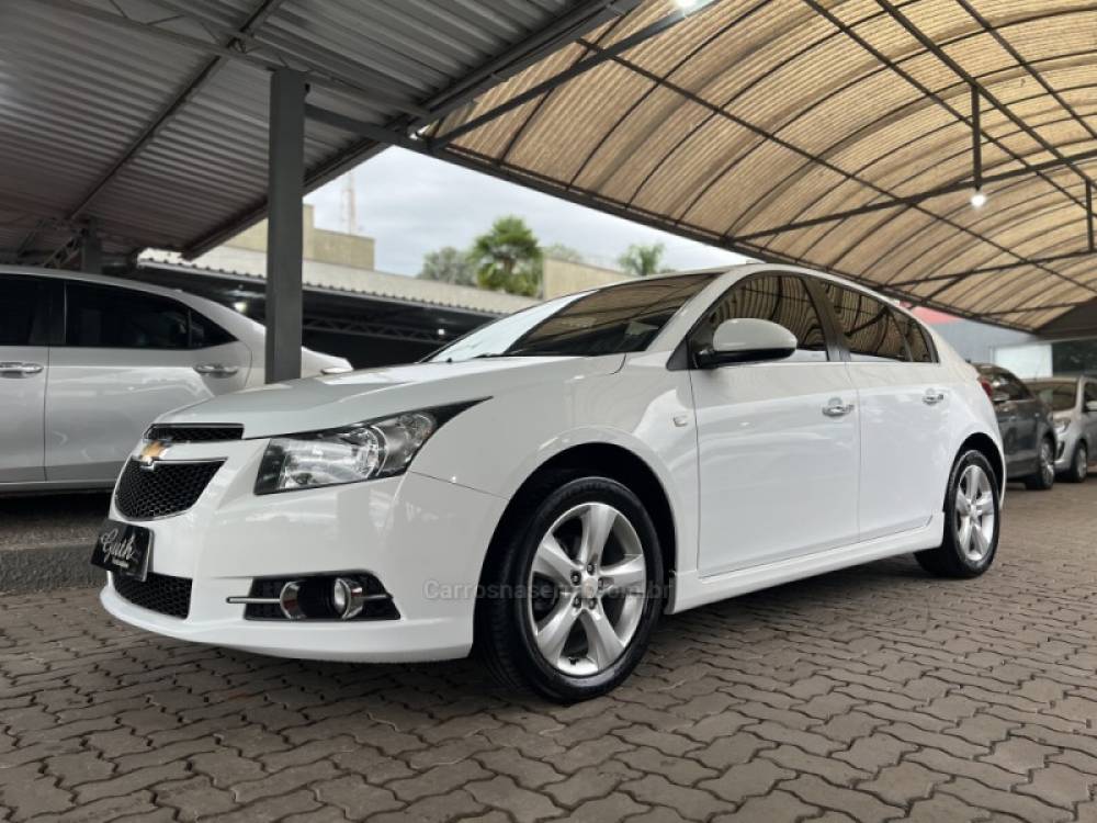 CHEVROLET - CRUZE - 2013/2014 - Branca - R$ 74.500,00