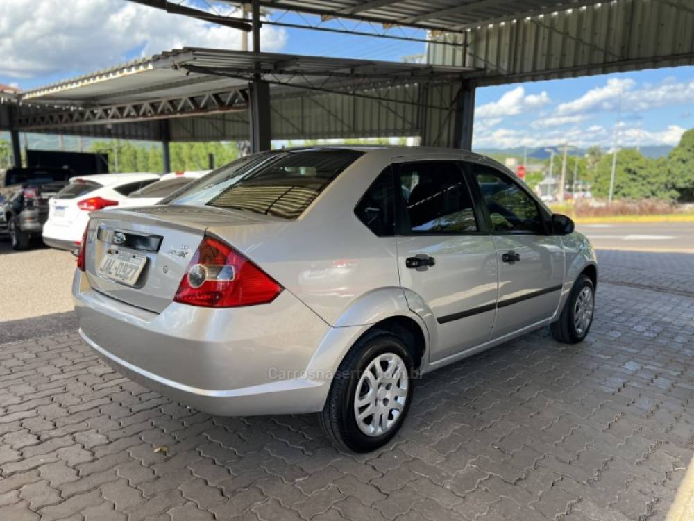 FORD - FIESTA - 2005/2005 - Prata - R$ 20.900,00