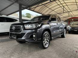 TOYOTA - HILUX - 2018/2019 - Cinza - R$ 184.900,00