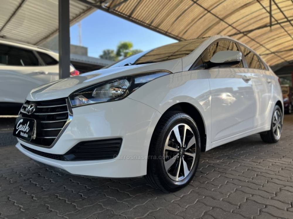 HYUNDAI - HB20S - 2017/2018 - Branca - R$ 68.500,00