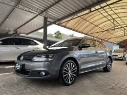 VOLKSWAGEN - JETTA - 2013/2014 - Cinza - R$ 78.500,00