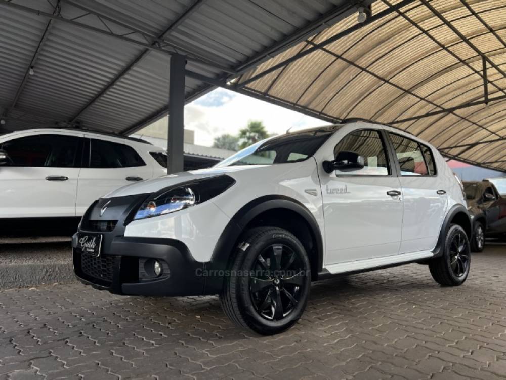 RENAULT - SANDERO - 2014/2015 - Branca - R$ 44.900,00