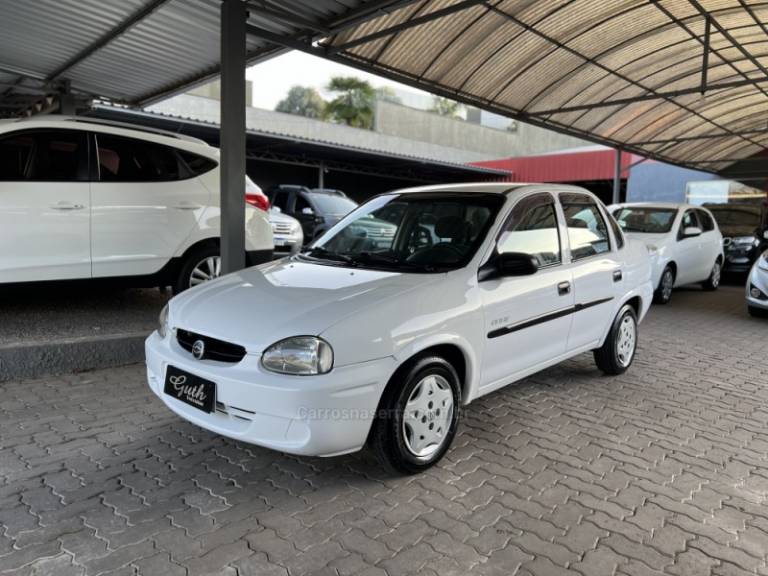 CHEVROLET - CLASSIC - 2005/2005 - Branca - R$ 22.900,00