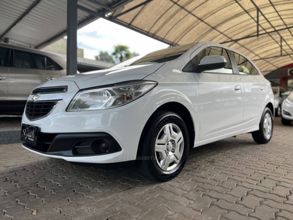 CHEVROLET - ONIX - 2013/2014 - Branca - R$ 42.500,00