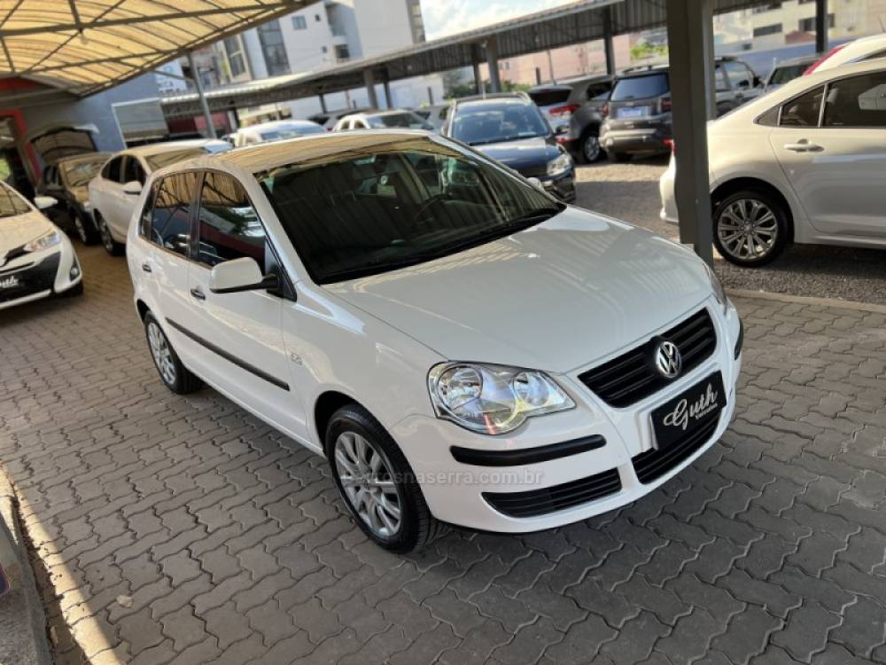 VOLKSWAGEN - POLO - 2008/2009 - Branca - R$ 37.500,00