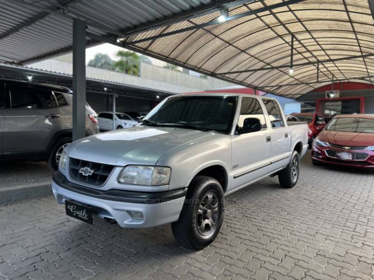 CHEVROLET - S10 - 2000/2000 - Prata - R$ 56.900,00