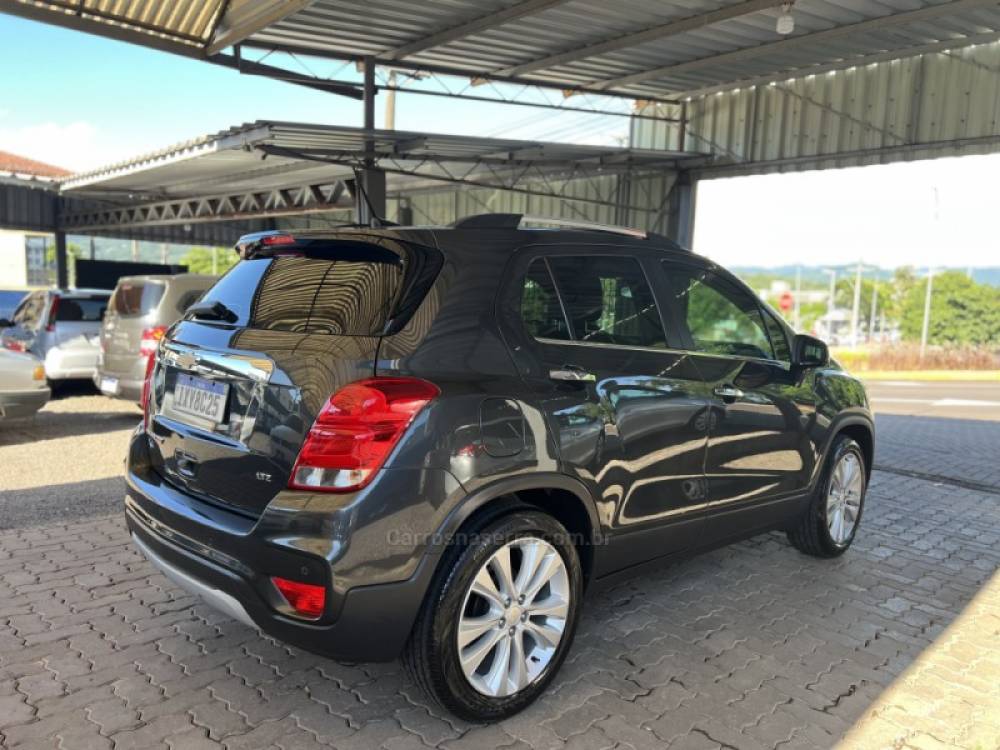 CHEVROLET - TRACKER - 2017/2017 - Cinza - R$ 87.900,00