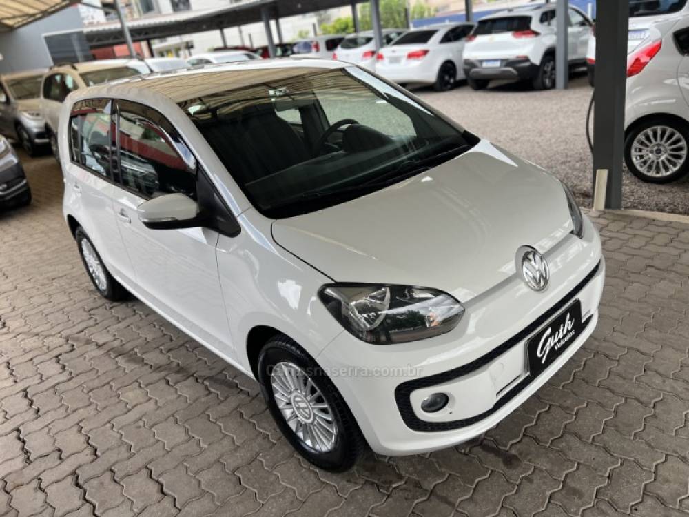 VOLKSWAGEN - UP - 2015/2016 - Branca - R$ 49.900,00