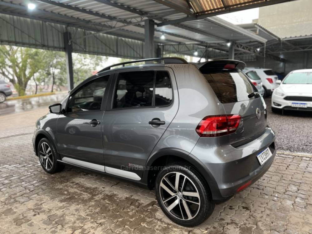 VOLKSWAGEN - FOX - 2018/2019 - Cinza - R$ 63.900,00