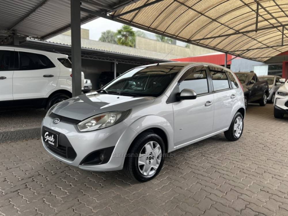 FORD - FIESTA - 2013/2014 - Prata - R$ 38.500,00