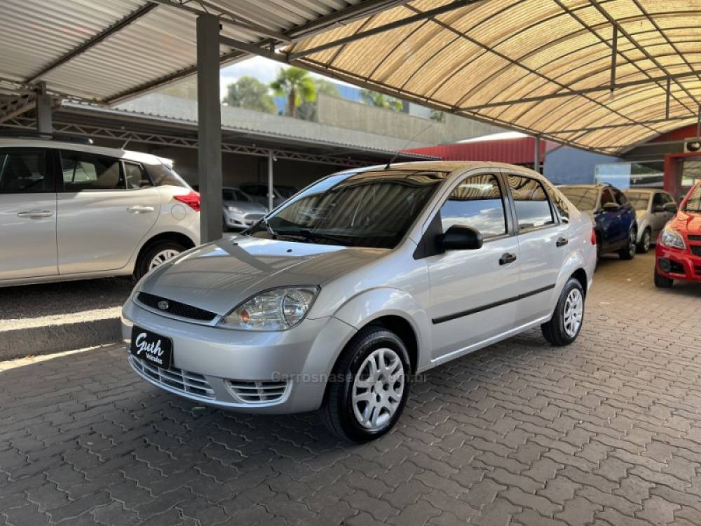 FORD - FIESTA - 2005/2005 - Prata - R$ 20.900,00