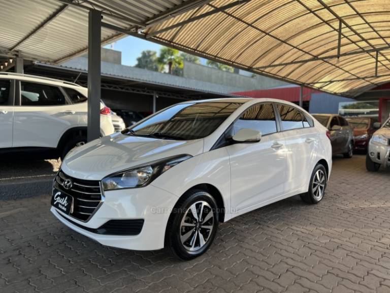 HYUNDAI - HB20S - 2017/2018 - Branca - R$ 68.500,00