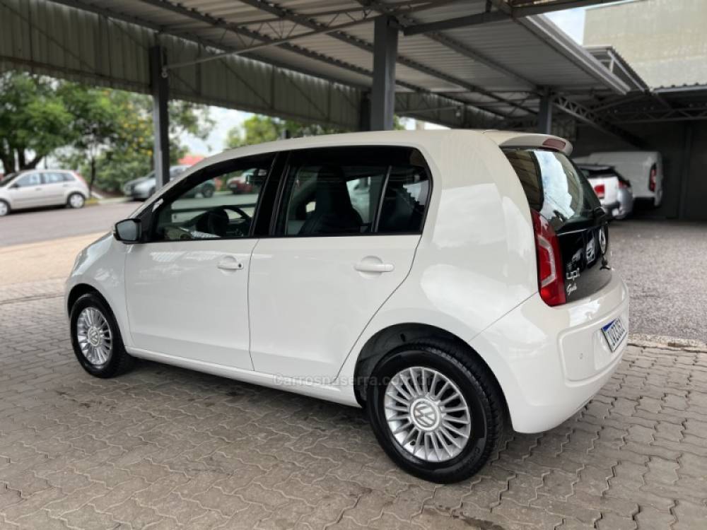 VOLKSWAGEN - UP - 2015/2016 - Branca - R$ 49.900,00