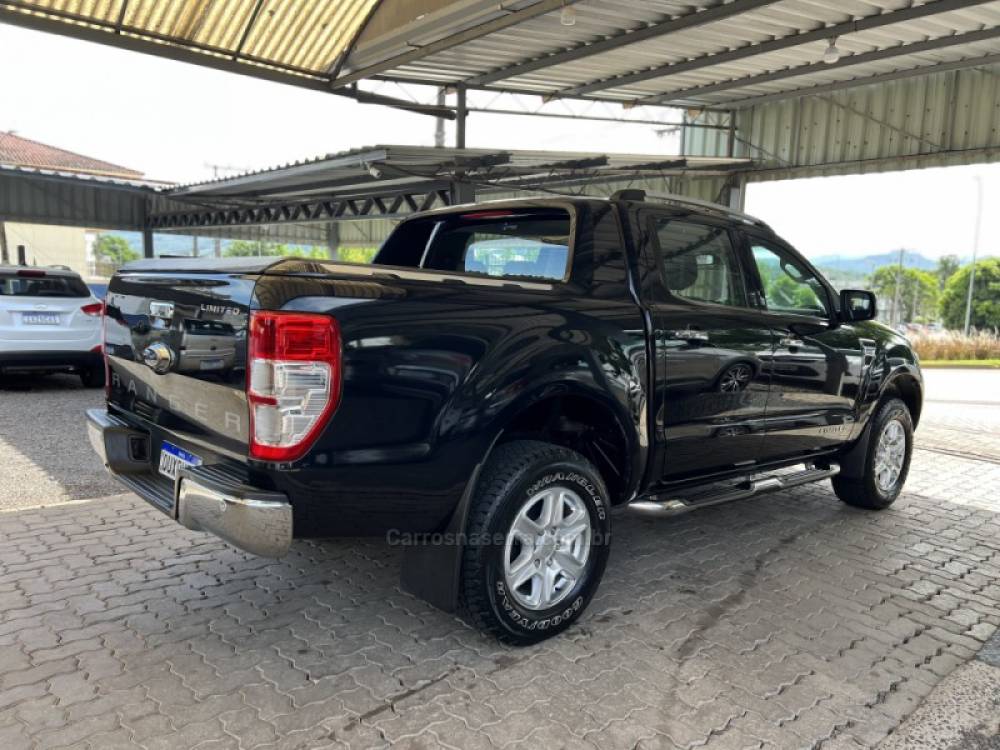 FORD - RANGER - 2013/2014 - Preta - R$ 89.900,00