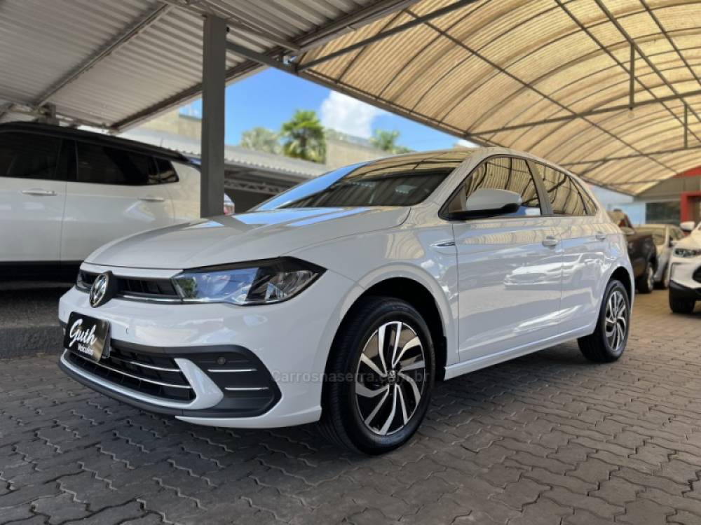 VOLKSWAGEN - POLO - 2024/2025 - Branca - R$ 109.900,00