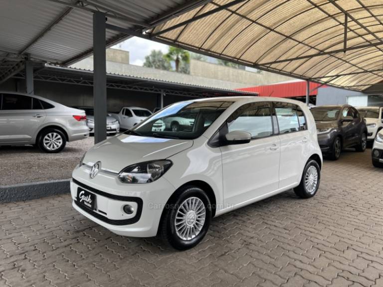 VOLKSWAGEN - UP - 2015/2016 - Branca - R$ 49.900,00